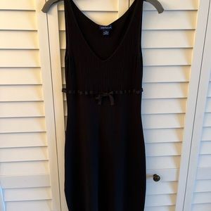 Ann Taylor black sleeveless dress. Sz XS. V neck. Empire Ribbon drawstring.